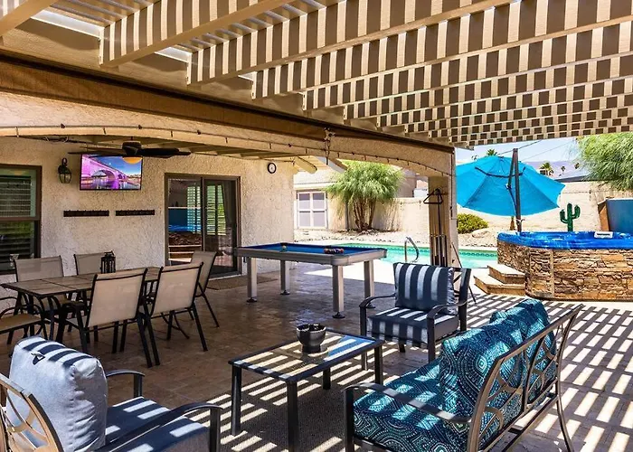 Holiday home Pool Pool Table Fire Pit Game