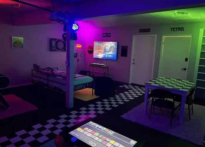 Holiday home Pool Pool Table Fire Pit Game