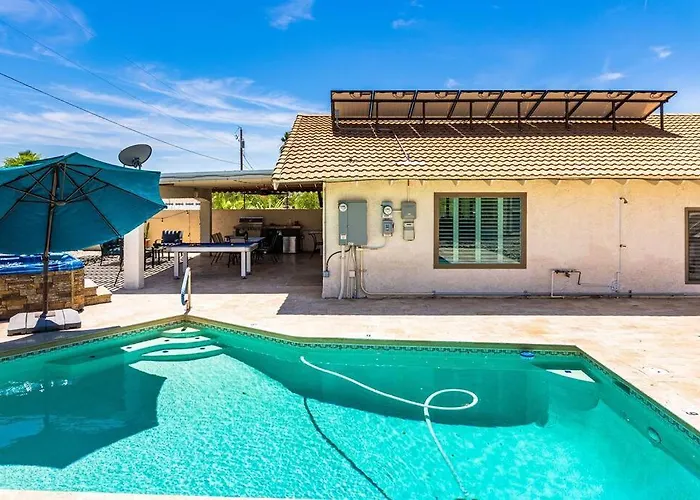 Holiday home Pool Pool Table Fire Pit Game